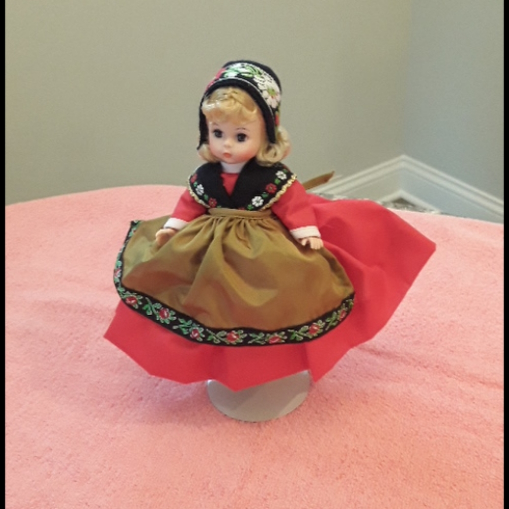 SWEDEN Madame Alexander Doll